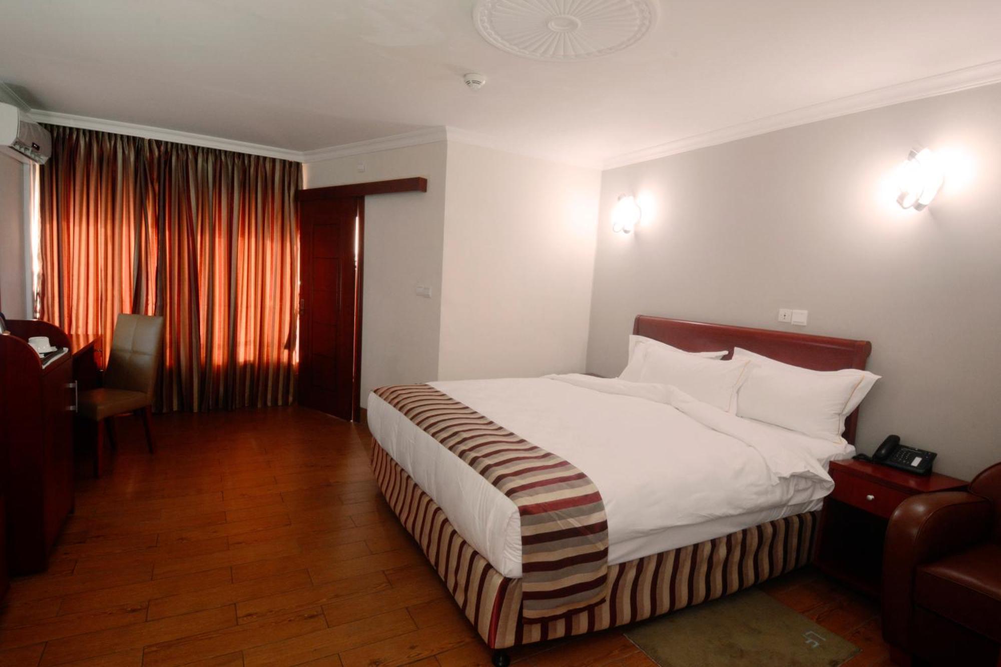 Hotel La Falaise Yaoundé Exterior foto