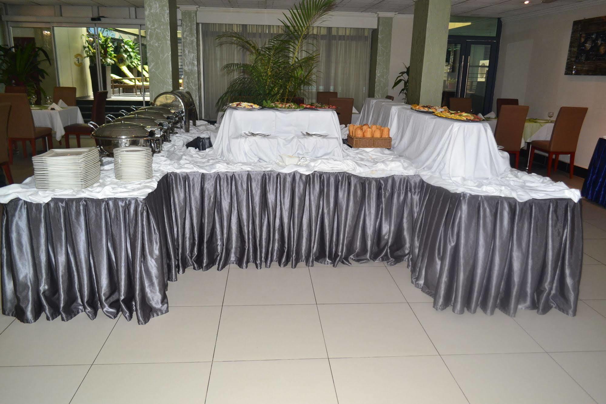 Hotel La Falaise Yaoundé Exterior foto