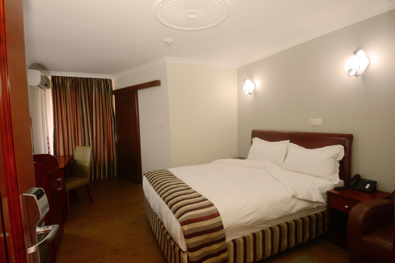 Hotel La Falaise Yaoundé Zimmer foto